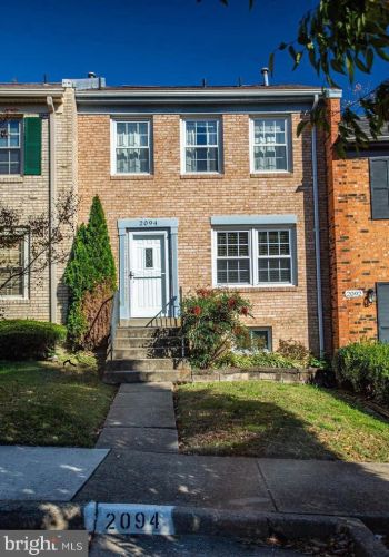 2094 Pilgrim Dr, Woodbridge, VA 22192-2319