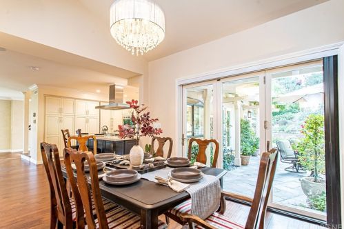 2010 Buckingham Pl, Glendale CA  91206-1401 exterior