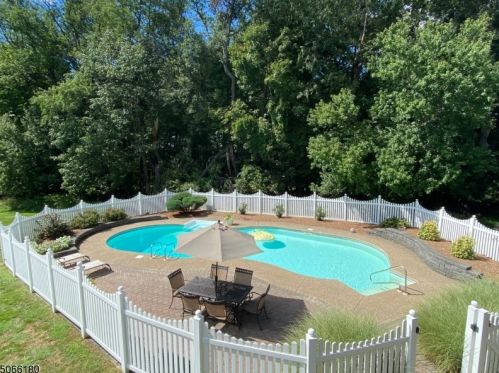 27 Cambridge Rd, Lafayette, NJ 07848-3011