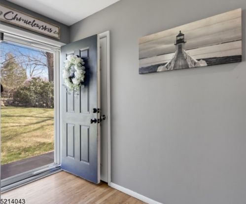 95 Hillcrest Dr, Parsippany, NJ 07834-1411