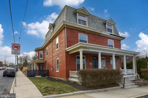 100 Lake St, Ephrata, PA 17522-2415