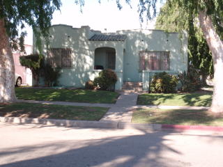 653 77th St, Los Angeles, CA 90001-2812