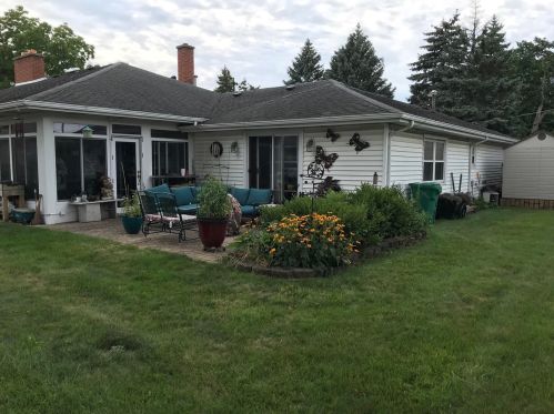 57 Wolf Rd, Wheeling, IL 60090-2937
