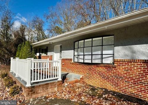410 Center Ave, Waterford, NJ 08089-1320