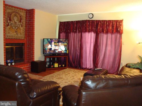 14 Wosniak Ct, Trenton NJ  08648-2630 exterior