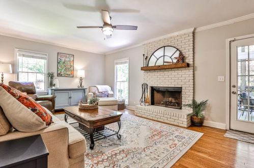 7225 Hunters Branch Dr, Atlanta GA  30328-1718 exterior