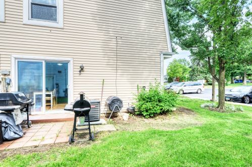 21 Fernwood Dr, Lemont IL  60440-2918 exterior