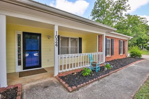 1024 Plantation Ct, Conyers, GA 30094-4126