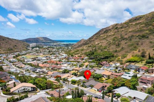 908 Hahaione St, Honolulu, HI 96825-1059