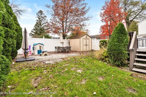 125 Shoreland Ter, Middletown NJ  07748-6212 exterior