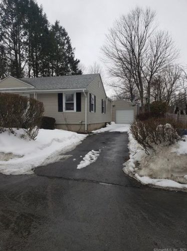 395 Atwood Ave, Waterbury, CT 06705-1511