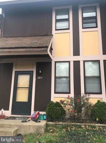 5435 Crossrail Dr, Springfield VA  22015-1814 exterior