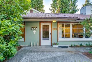 15331 Ashworth Ave, Seattle, WA 98133-6235