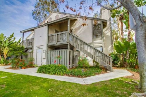 1965 Wellington Ln, Vista CA 92081-7977 exterior
