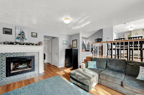 1367 Little Crk Dr, Taylorsville UT 84088-6544 exterior