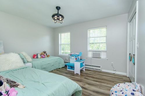 15 Bartlett Meadow Dr, Killingly CT  06241-1847 exterior