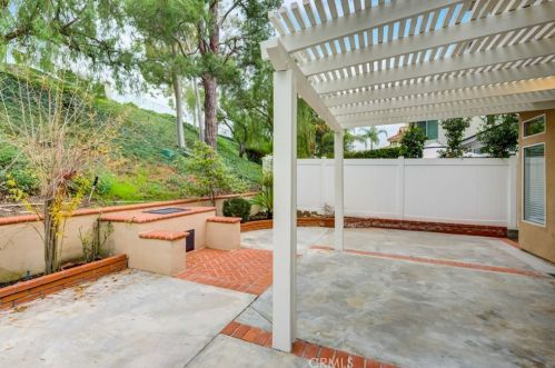 949 Lone Pine Ln, Anaheim CA  92808-2309 exterior