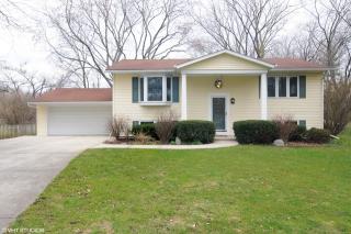 15632 Sprucewood Ln, Green Oaks, IL 60048-1450
