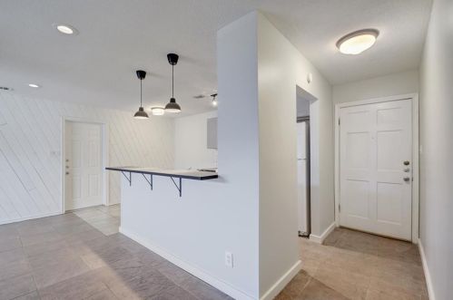 2302 Barton Skwy, Austin TX  78704-4704 exterior