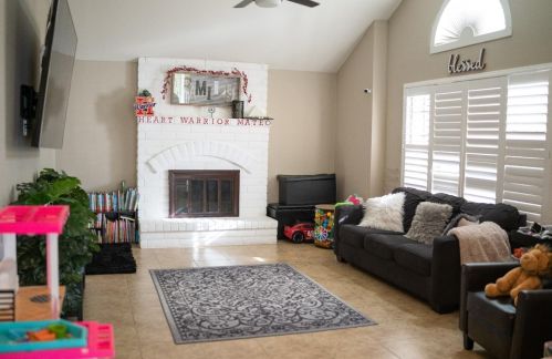 1800 Pinecrest Ln, Modesto, CA 95355-9380