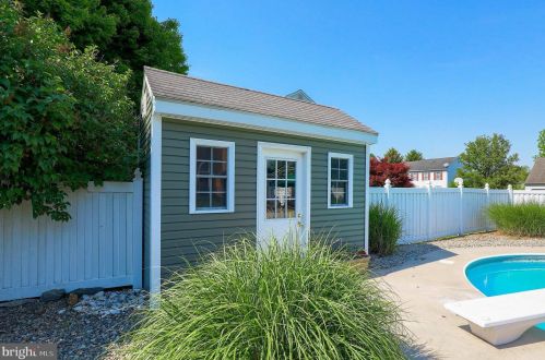 1809 Krystle Dr, Lancaster PA  17602-4143 exterior