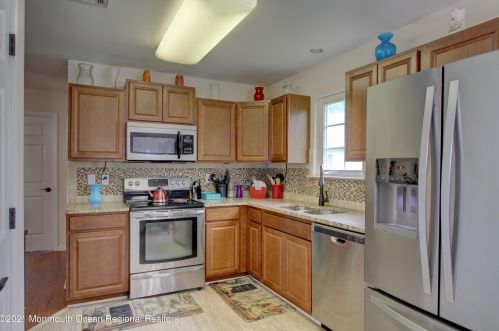 31 Meadows Ln, Lakehurst, NJ 08759-2977
