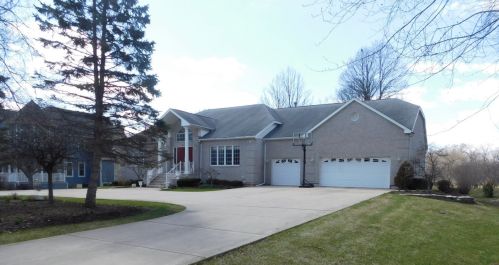 2740 Vista Rd, Arlington Hts, IL 60004-2107