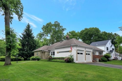 135 Spring Garden St, Cranford, NJ 07016-1722