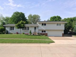 911 Cherry Dr, Geneseo, IL 61254-1111