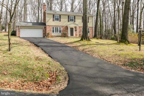 2425 Bramblebush Ct, Herndon, VA 20191-3703