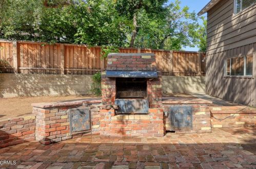 3855 Altura Ave, Glendale CA 91214-3456 exterior