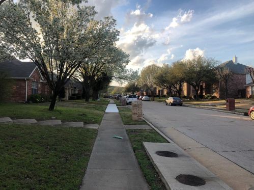 1801 Boyd Ct, Carrollton TX  75010-6302 exterior