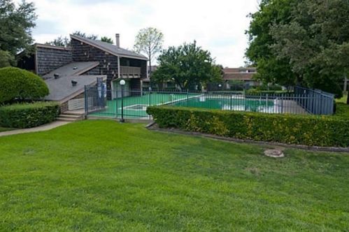 4422 Westminster Dr, Irving TX  75038-5646 exterior