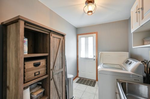 885 Chatham Dr, Carol Stream IL  60188-2979 exterior