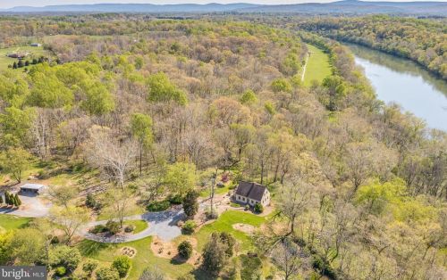 555 Hills Dr, Shepherdstown, WV 25443-4026