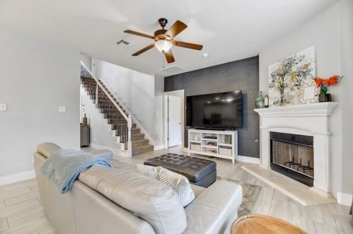 8200 Alophia Dr, Austin TX  78739-1998 exterior