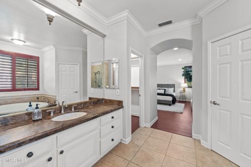 531 Granite Hl St, Simi Valley CA 93065-0608 exterior