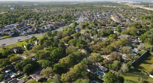 2021 Willowwisp, Taylor Lake Village TX  77586-3312 exterior