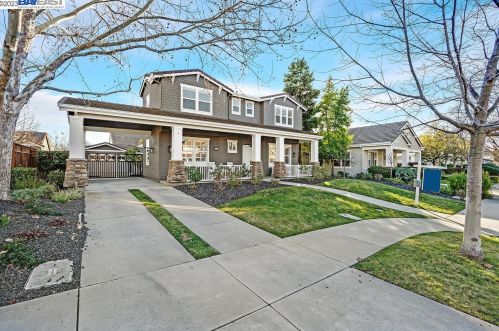 5826 Elder Cir, Livermore, CA 94550-7068