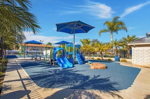 19913 Keswick Ln, Huntington Beach CA  92646-4250 exterior