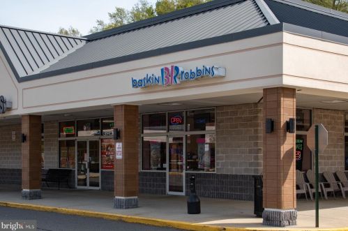 6705 Little Ann Ct, Springfield VA  22152-2629 exterior