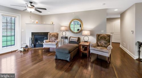 77 Midway Farms Ln, Lancaster, PA 17602-2671
