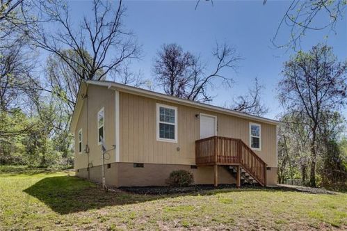 1368 Salisbury St, Parks Crossroads, NC 27316-9704