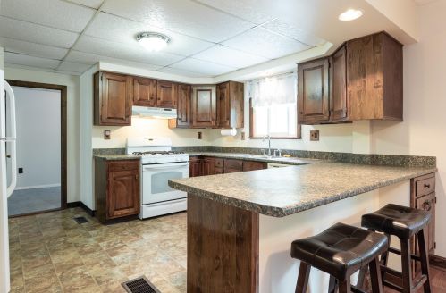 4 Bruce St, Nashua, NH 03064-2554