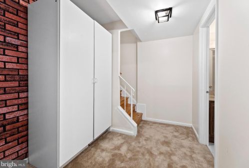 5250 Bradgen Ct, Springfield VA  22151-3505 exterior