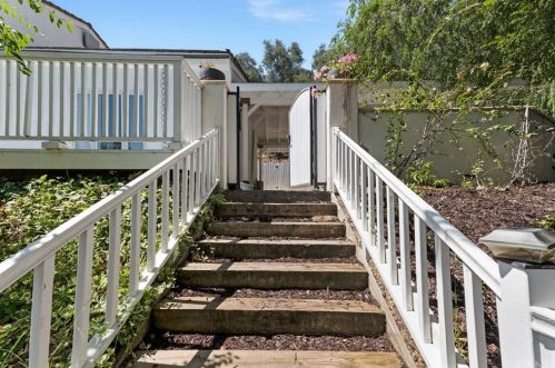 16434 Royal Hills Dr, Van Nuys, CA 91436-4218