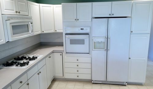 204 Julie Ln, Pingree Grove IL  60140-8379 exterior