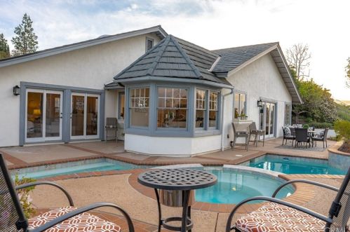 611 Frontier Ct, Anaheim CA  92807-4731 exterior
