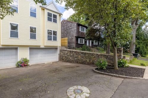 7 Edgewood St, Norwalk CT  06854-4007 exterior