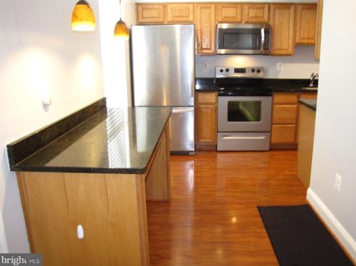 6426 Blarney Stone Ct, Springfield VA  22152-2106 exterior